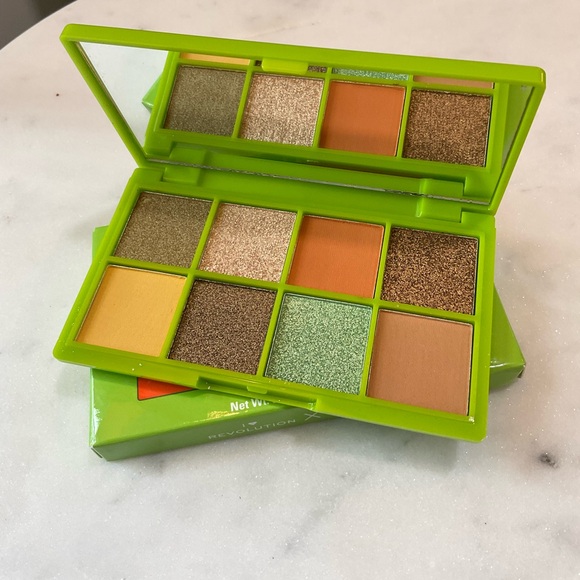 💕Dr Seuss x Revolution Green Eggs and Ham Eyeshadow Palette - Picture 3 of 6